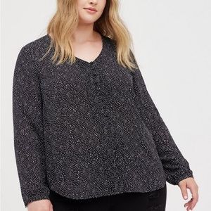 Torrid 2X | Georgette Pintuck Button-Front Blouse | Black & White